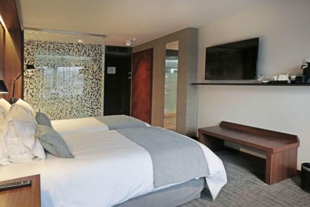 Hotel Cumbres Lastarria Santiago Exterior photo A room at the hotel