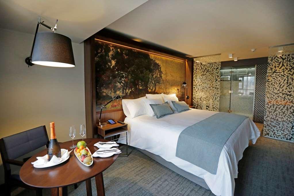 Hotel Cumbres Lastarria Santiago Room photo A room at the hotel