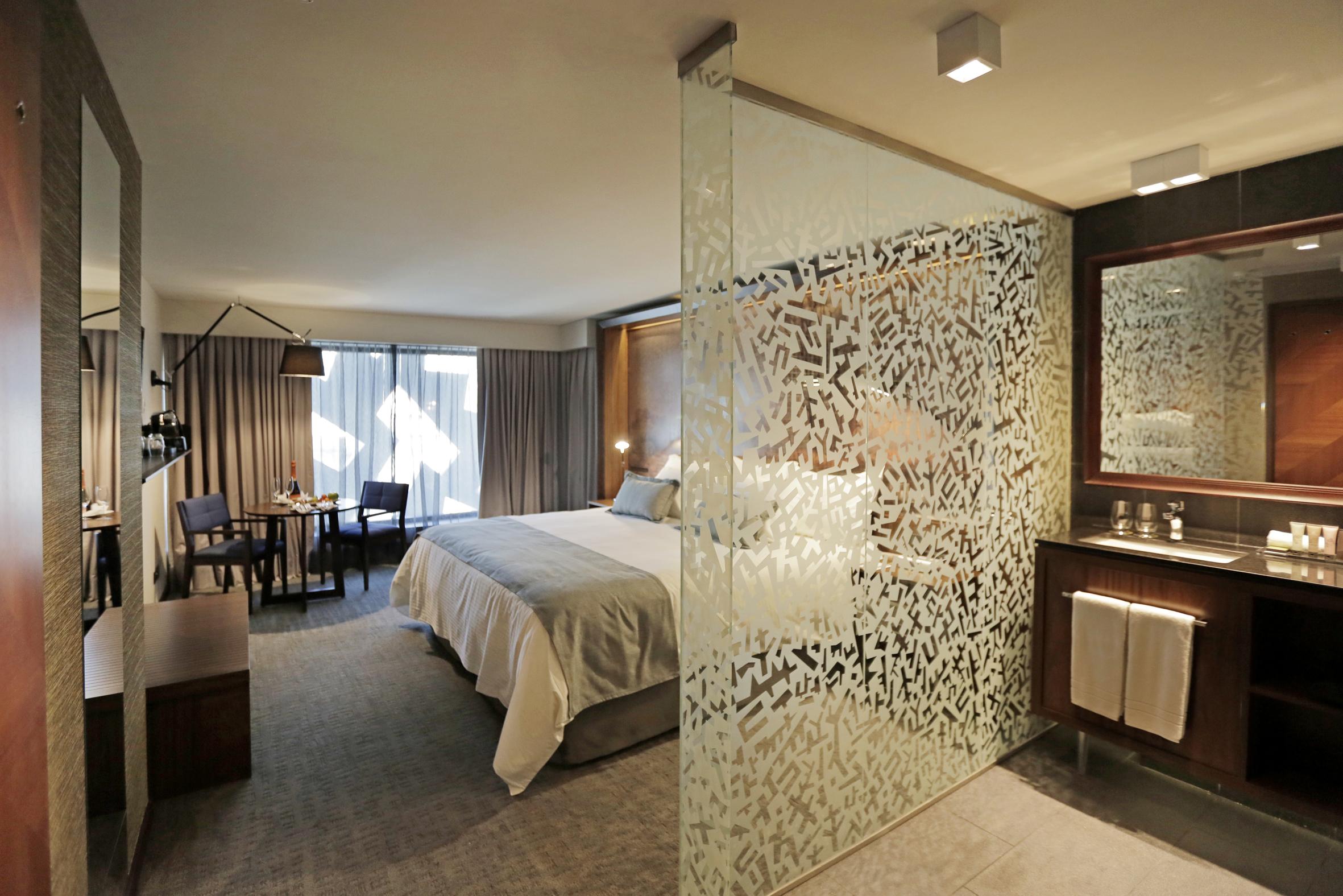Hotel Cumbres Lastarria Santiago Exterior photo A room at the hotel