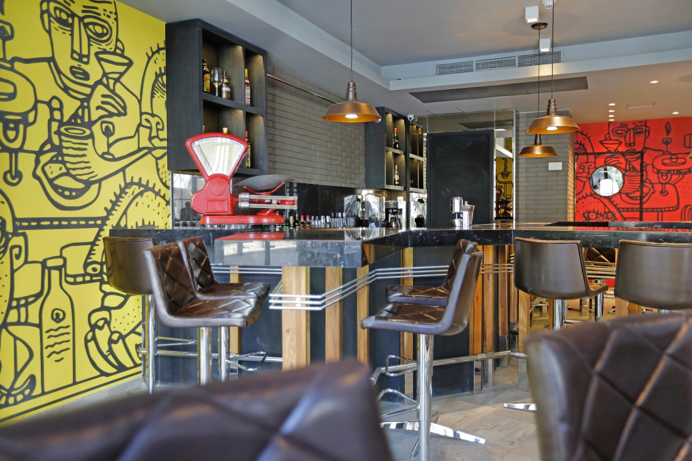 Hotel Cumbres Lastarria Santiago Exterior photo Interior of a typical Costa Coffee shop
