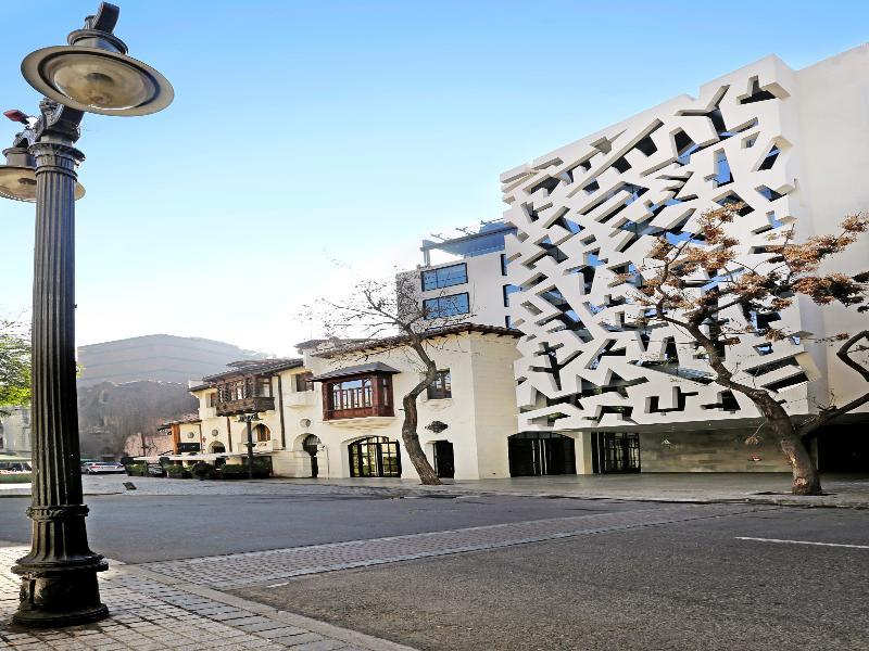 Hotel Cumbres Lastarria Santiago Exterior photo The hotel in 2011