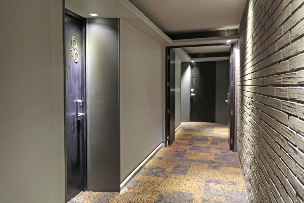 Hotel Cumbres Lastarria Santiago Exterior photo A corridor in a hotel