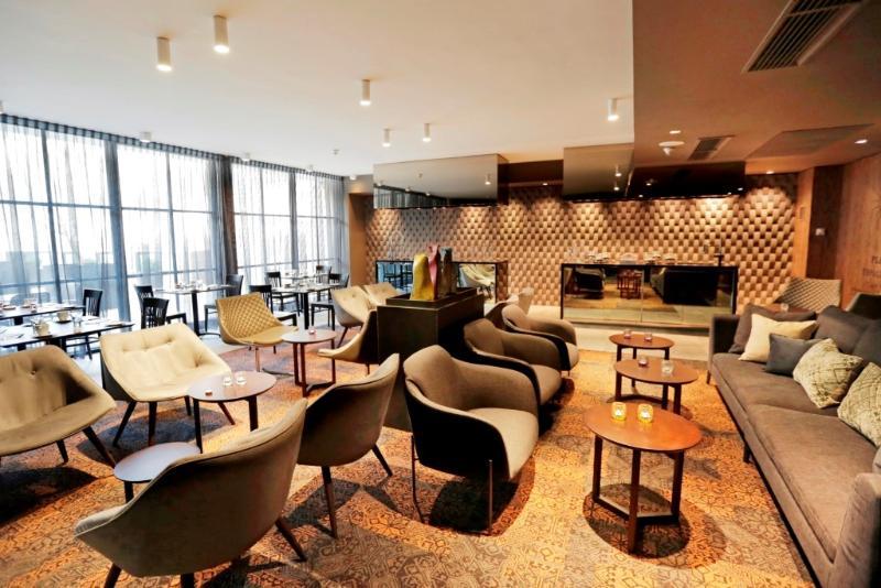 Hotel Cumbres Lastarria Santiago Exterior photo The lounge at Changi Airport